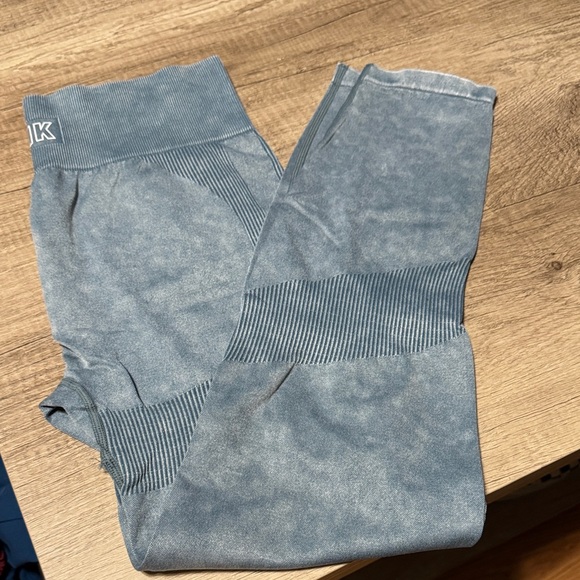 PINK Victoria's Secret Blue Leggings - Picture 1 of 3